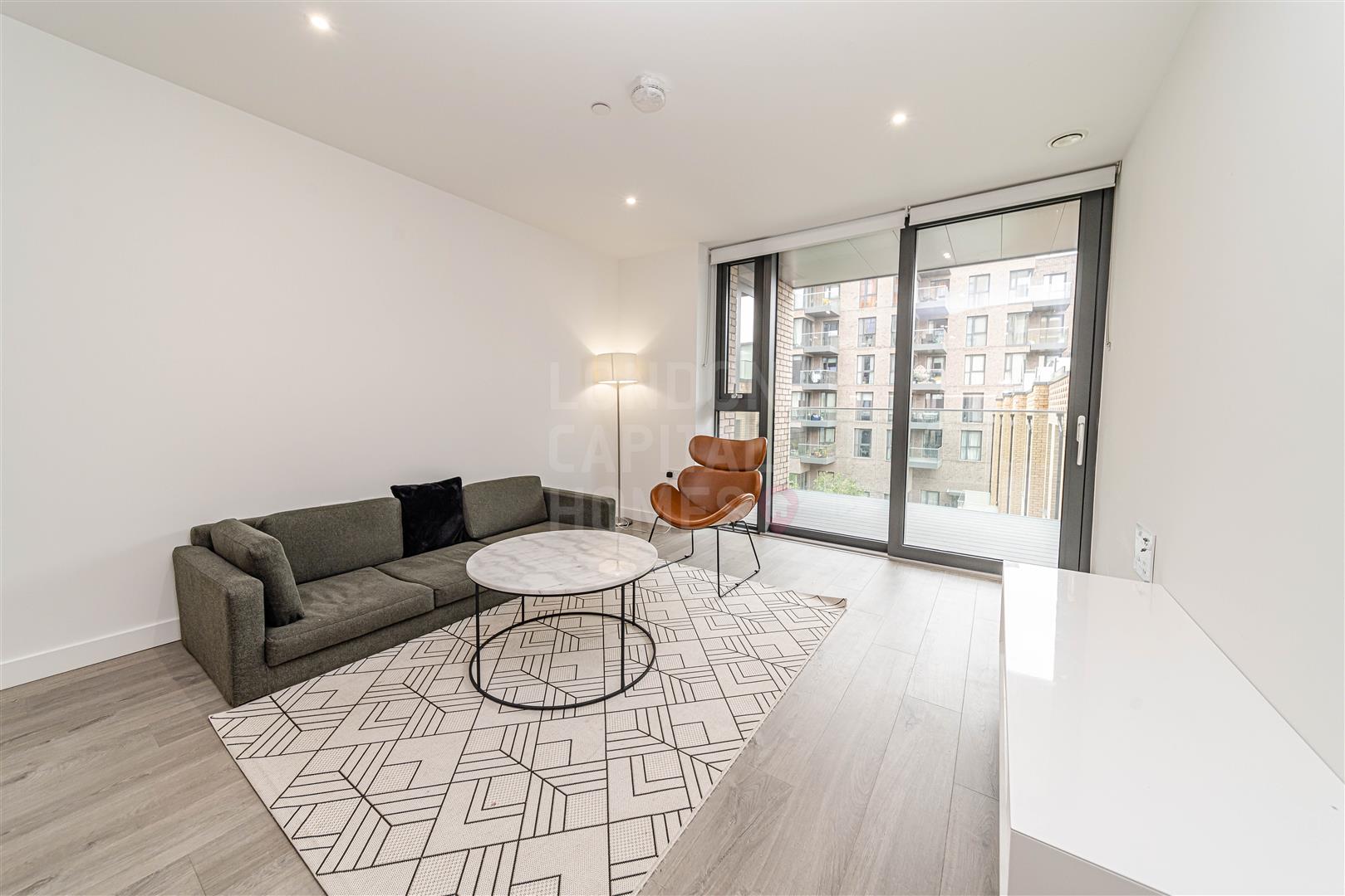 2 bed property in Willowbrook House, London